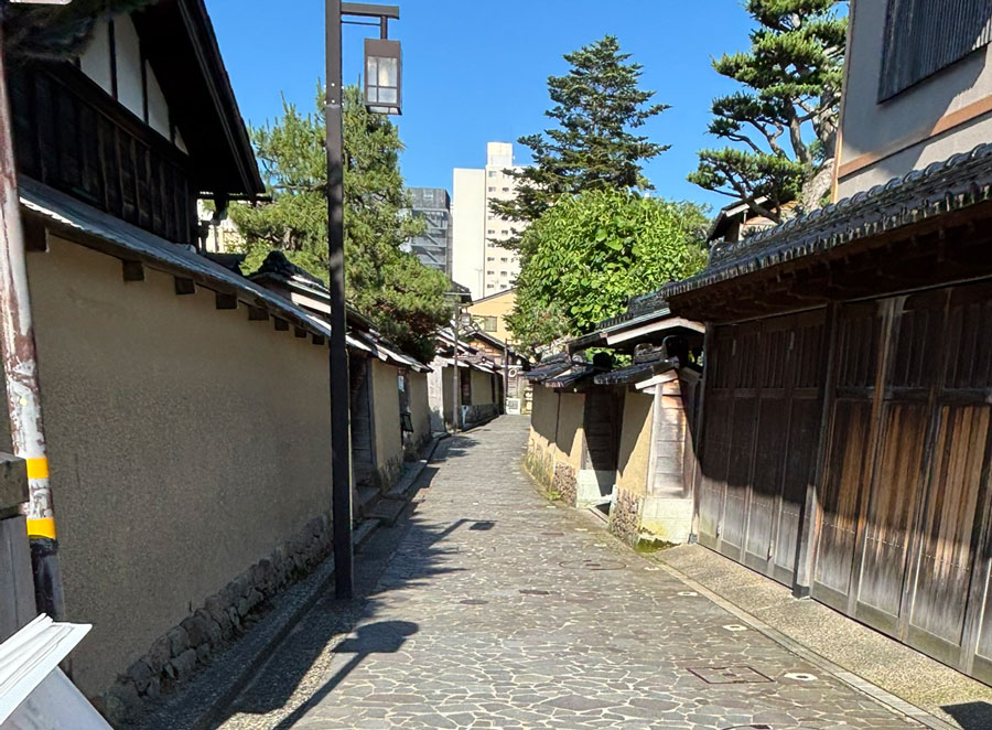 Walking through Nagamachi Samurai District on a Kanazawa 1 day itinerary
