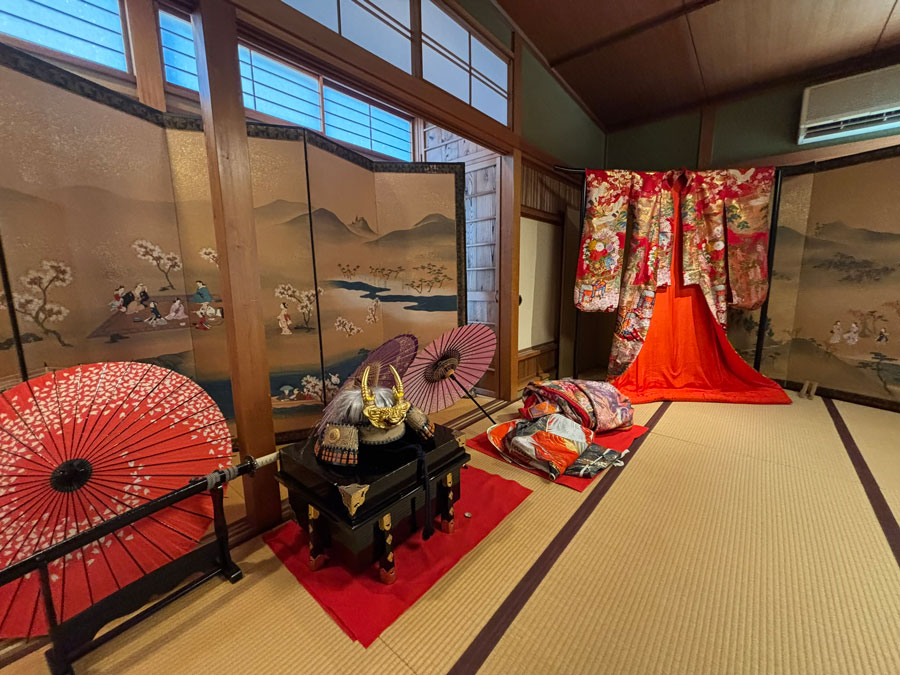 Kimono experience at a traditional dolls museum in Kanazawa